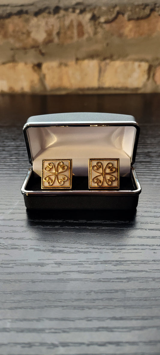 GOLD FLOWER CUFFLINKS